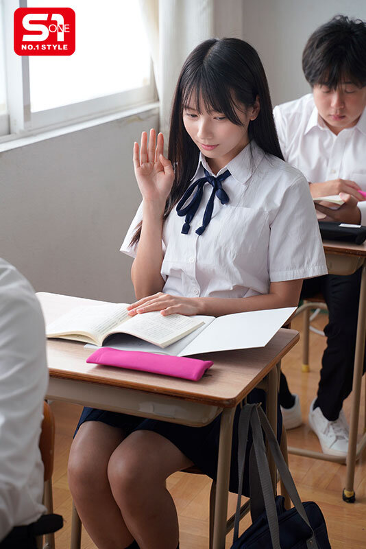榊原萌 前戯 - 無口で大人しい女生徒なら体中を舐め回しても誰にも言わないんじゃないか？地味な図書委員は担任に舐め犯●れても抵抗できずイキまくる。 榊原萌
