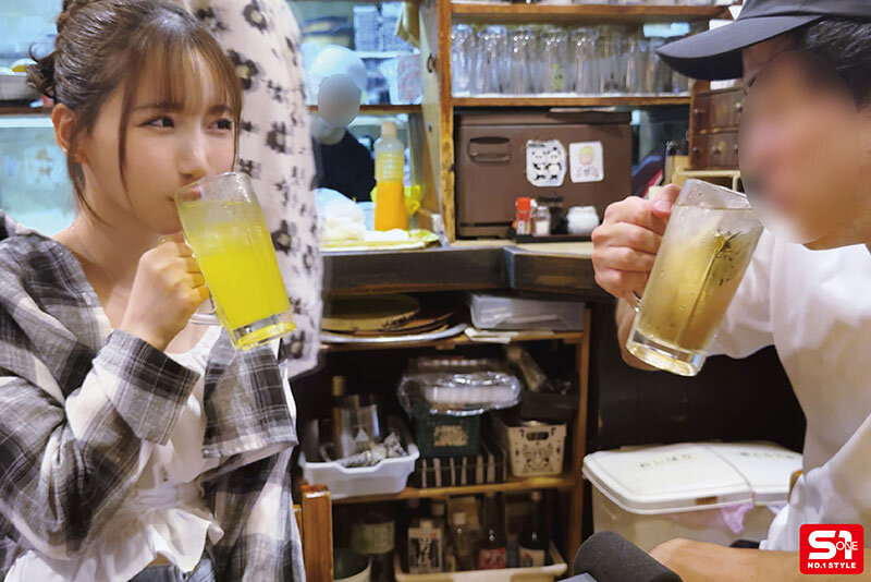 三田真鈴 前戯 - ※絡まれ注意※ 三田真鈴がほろ酔い甘痴女化し素人男子を抜きまくる！ナンパ逆ナン即ハメ即発射なんでもありの爆ヌキ10発はしご酒