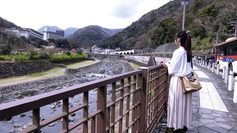あゆみ莉花 誘惑シーン - 寝取られ人妻 湯けむりの旅15