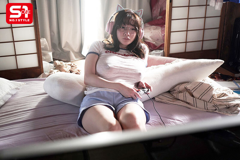 鷲尾めい ビジュアル - 10年ぶりに帰省した実家に引きこもるアラサーニート姉がだらしなさ過ぎてシコい 鷲尾めい