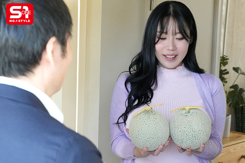 みなみ羽琉(みなと羽琉) ビジュアル - 隣のMcup団地妻がメロンサイズ特大ブラを干す昼下がりは旦那不在のサインです…。 みなみ羽琉