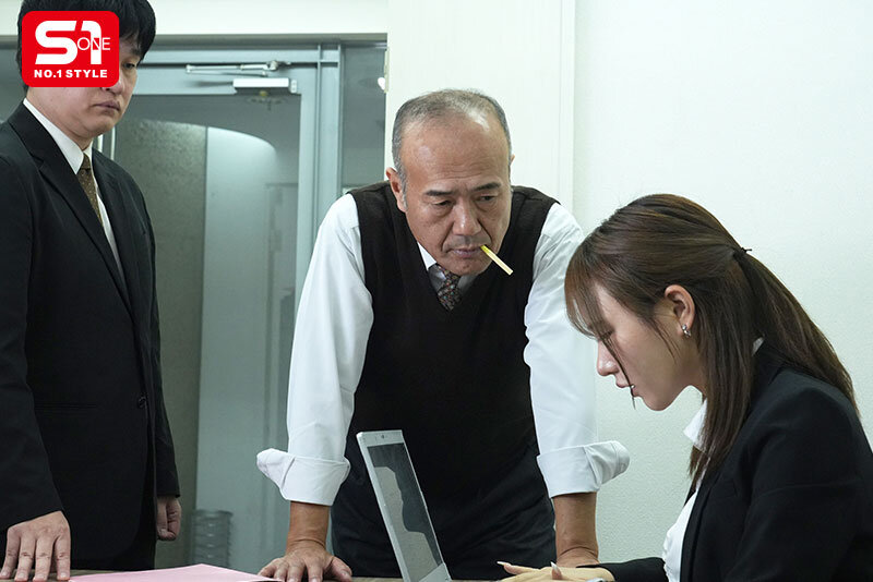 渡部ほの ビジュアル - 出張先ホテルで令和のゆるムチ生意気新卒と相部屋に…媚薬と昭和の絶倫チ●ポでこの社会の厳しさを分からせてやった。 渡部ほの