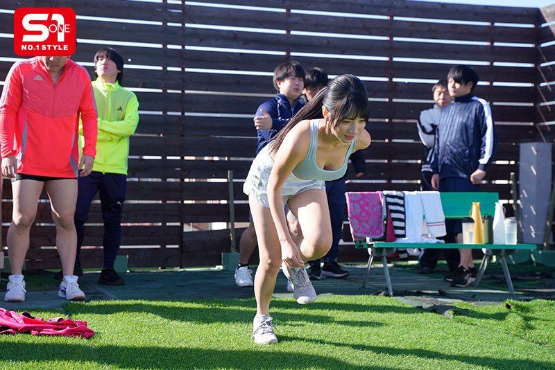 榊原萌 誘惑シーン - 怪我で夢破れた陸上女子エースが選んだ男子選手への貢献&hellip; 顔面シャワー性処理係 「私、走っていた頃より&hellip;精子を浴びてる今の方が幸せです！」 榊原萌